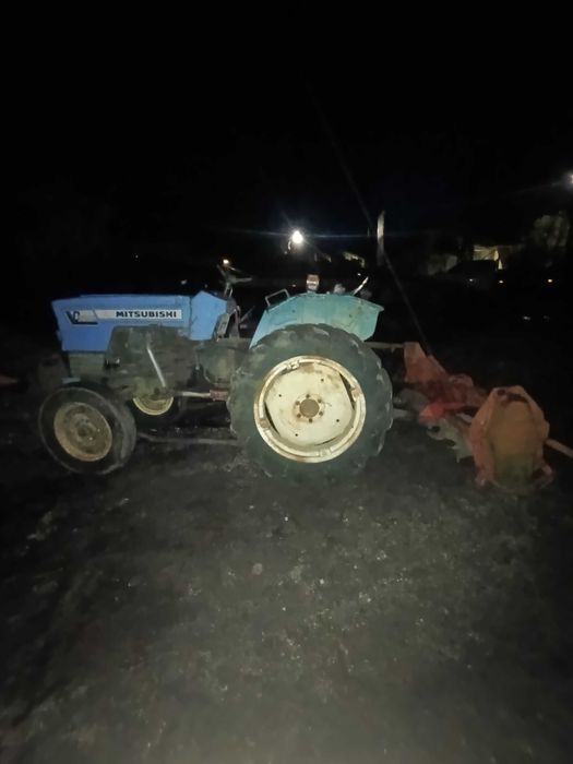 Trator Mitsubishi 2000