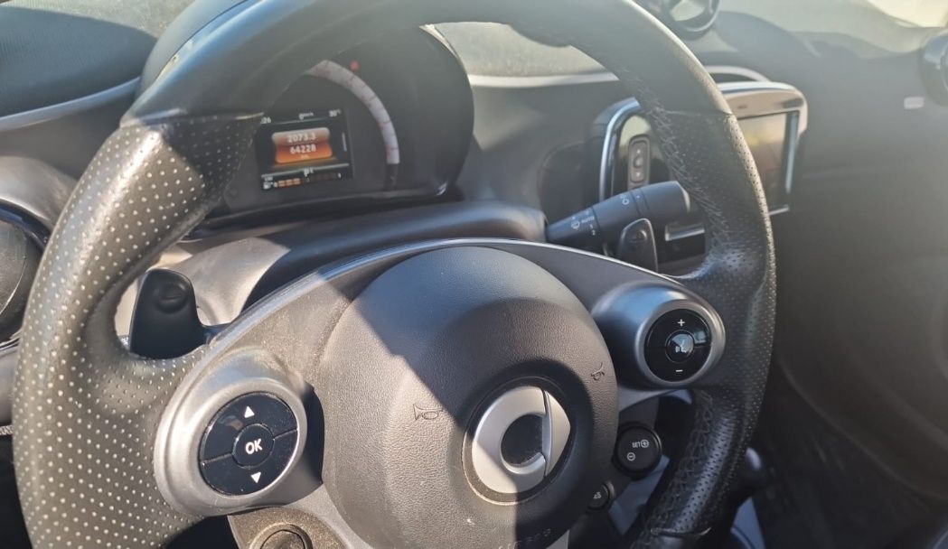 Smart fortwo Cabrio
Carro comprado Santogal em 2023 com garantia e vei