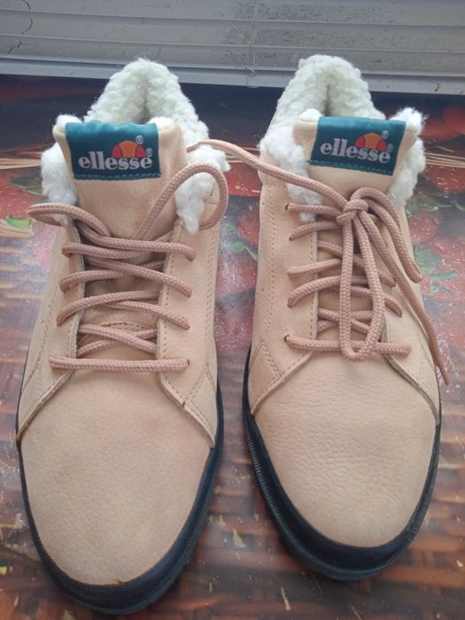 Продам кросівки ellesse.