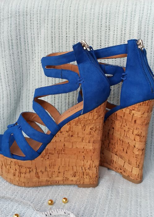 Босоніжки на танкетці сині JustFab 37 р + СЕРЕЖКИ В ПОДАРУНОК