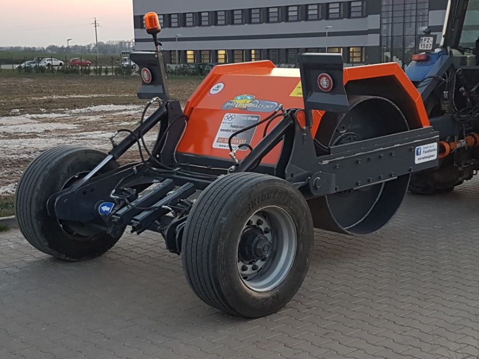 Wał walec wibracyjny ciągniony ciągnika bomag amman baukema stavostroj