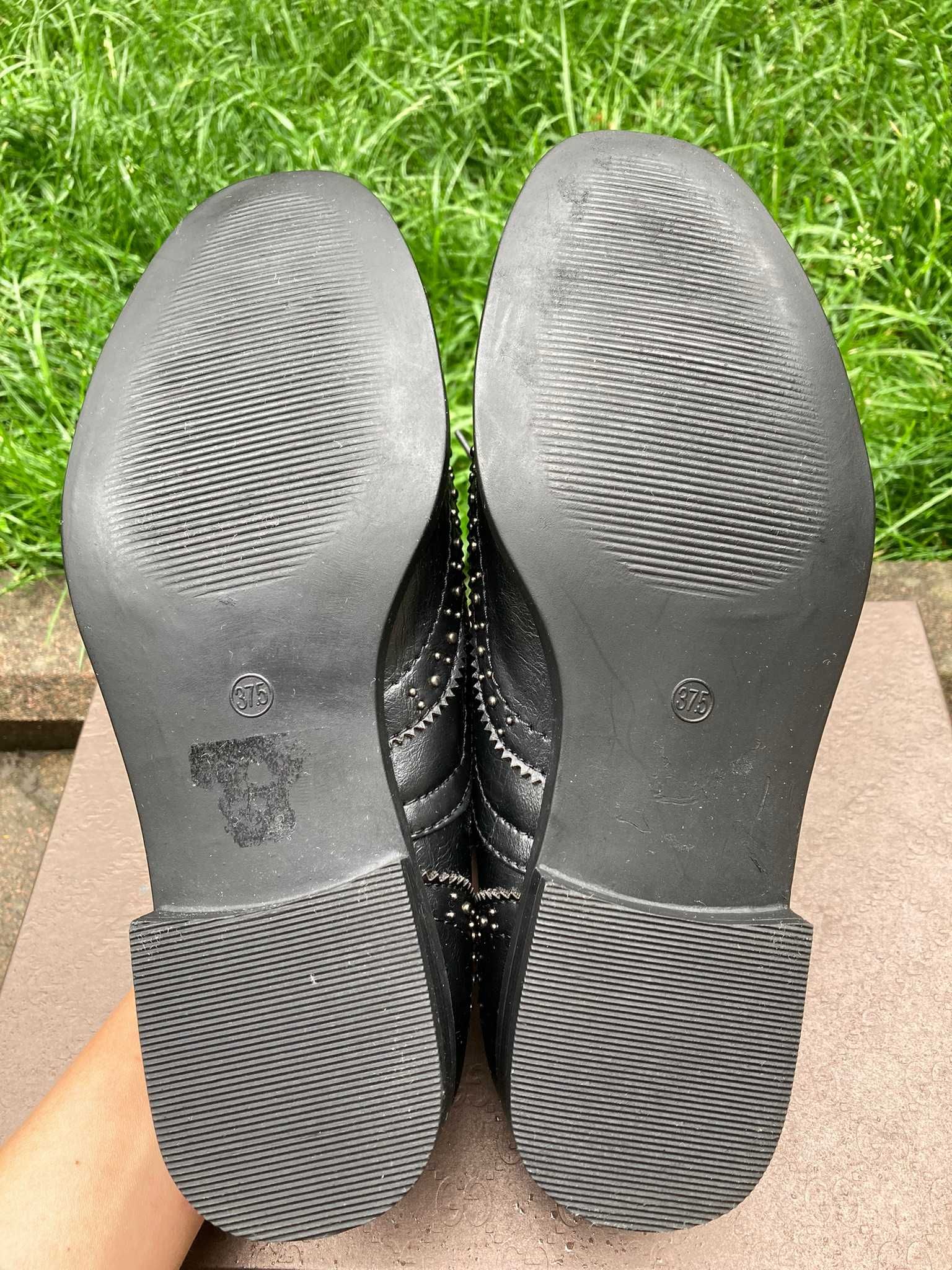 Жіночі туфлі брогі