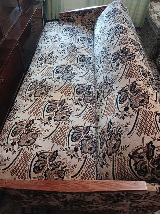 Продам диван б/у в хорошем состоянии с новыми пружинами.р-он дкШевченк