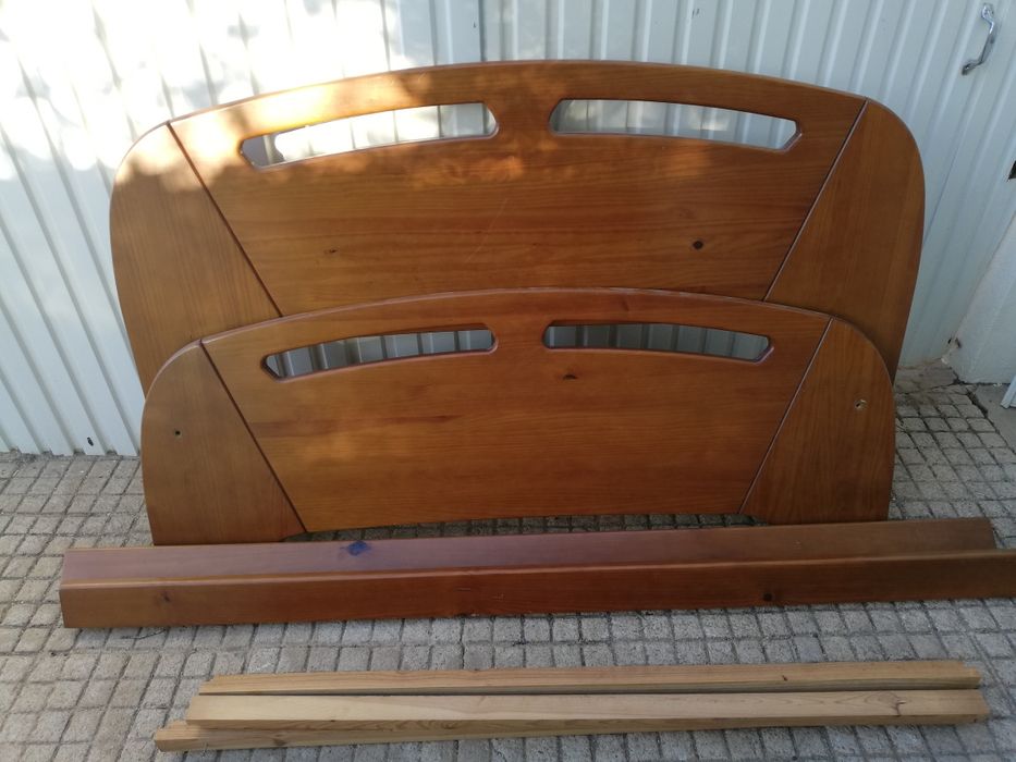 Cama e mesas de cabeceira