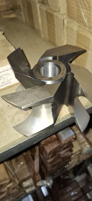 Фрези по дереву різні