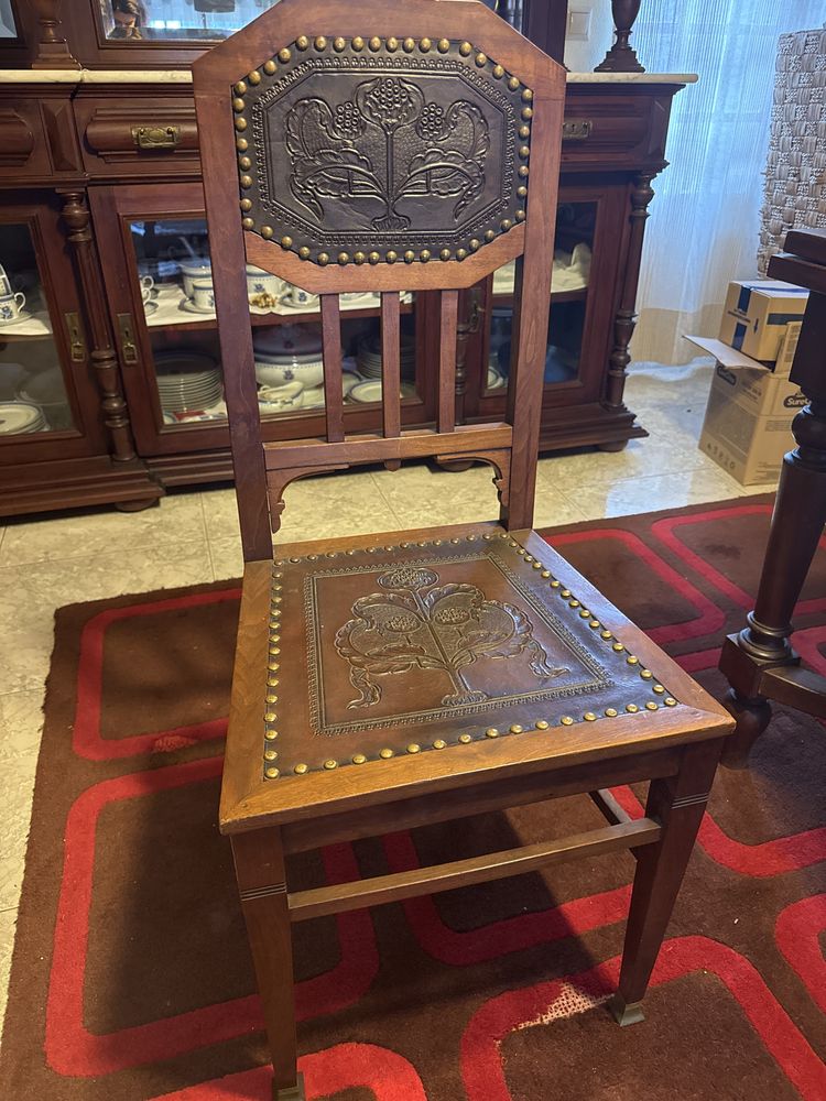 Conjunto de mesa e 6 cadeiras madeira