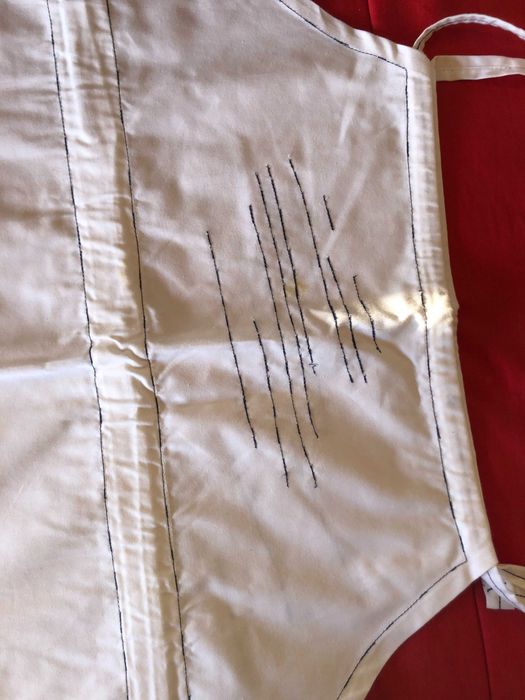 Avental com bolso grande bordado