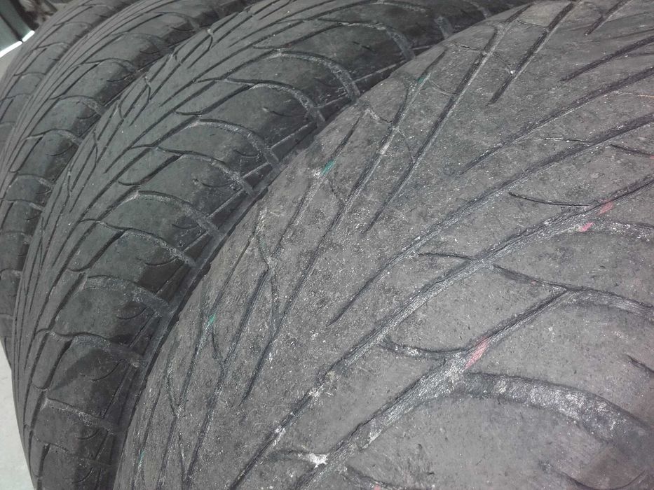 Vendo Pneus Typhoon 255/65R16