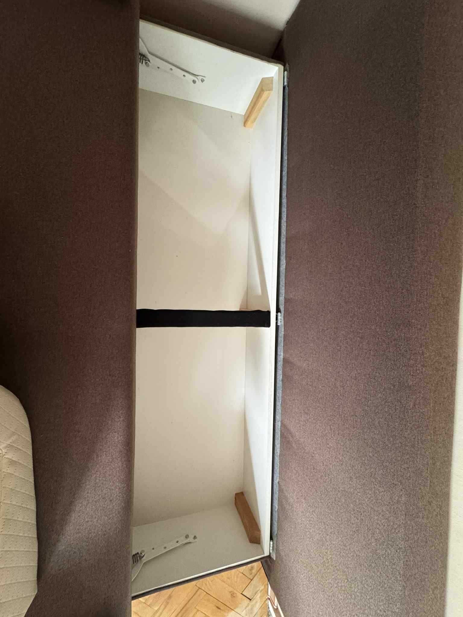 Sofa rozkładana z pojemnikiem na pościel