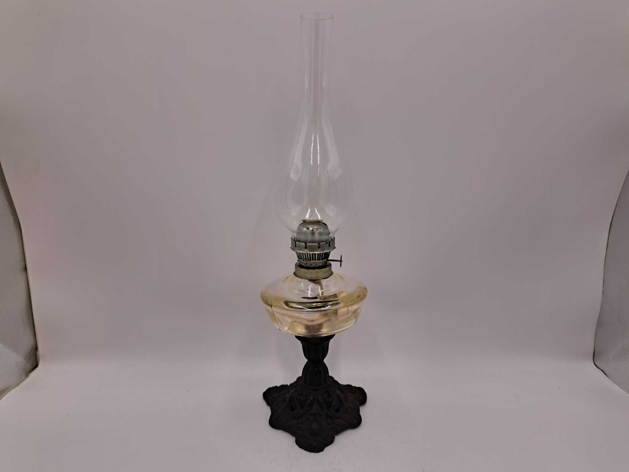 Lampa naftowa stołowa żeliwna szklany pojemnik palnik ocynk knot