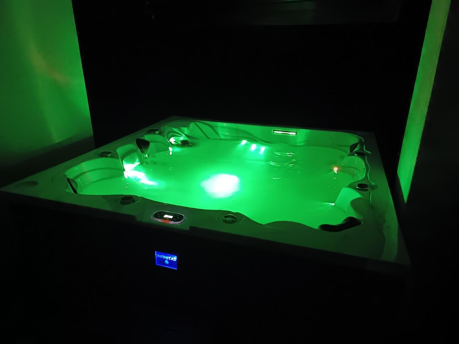 Jacuzzi ogrodowe Made in Germany na zewnątrz infinitas SE 300