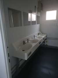 Pawilon kontener sanitarny łazienkowy WC, prysznic, umywalki