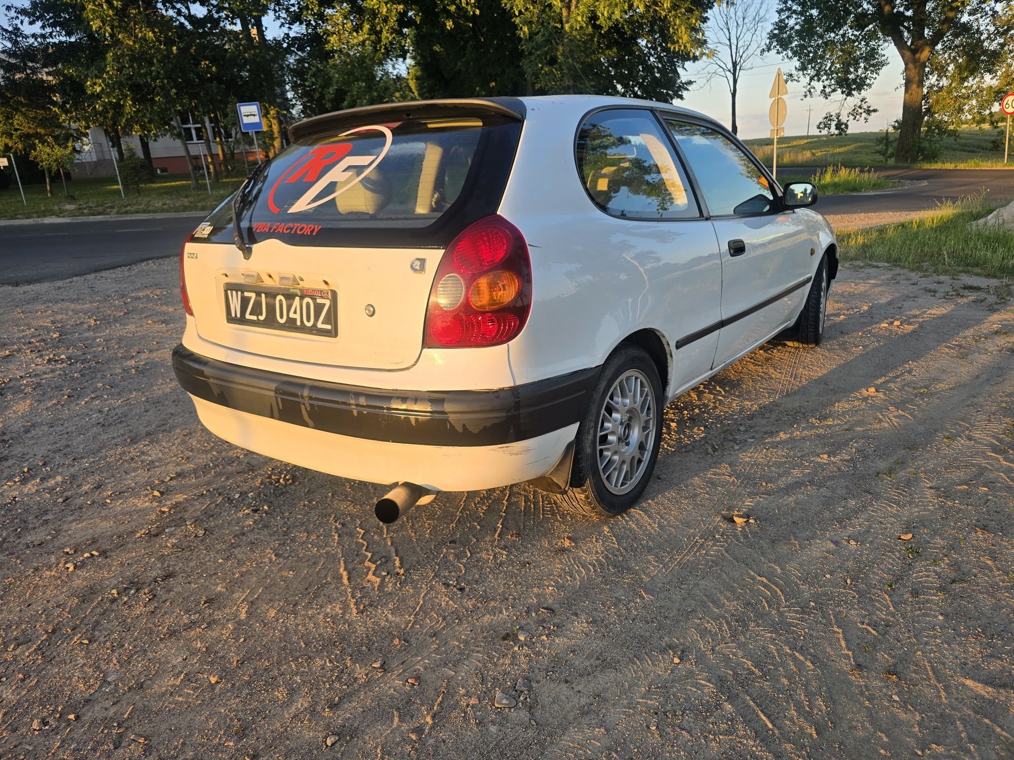Toyota Corolla e11 czarne blachy gwint