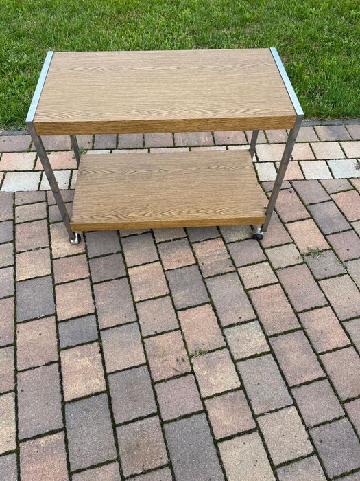Stolik na kolkach