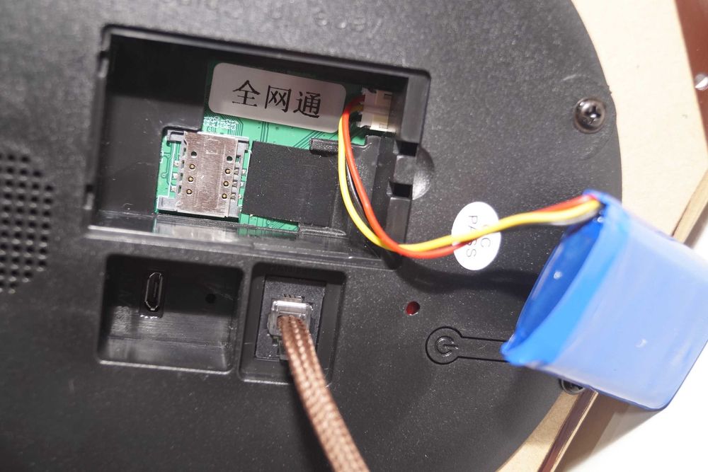 Starodawny staromodny telefon stacjonarny vintage obrotowa tarcza SIM