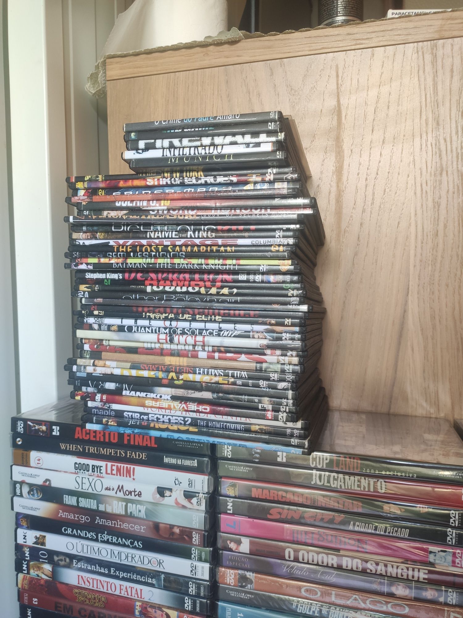Filmes em DVD cerca de 175