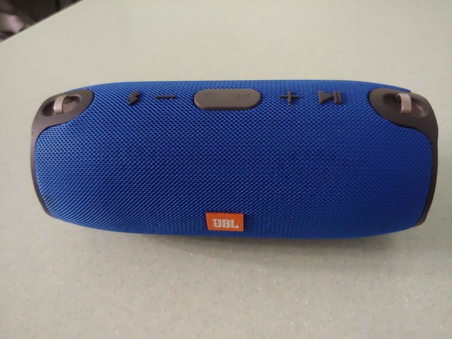 Продам блютуз колонку JBL