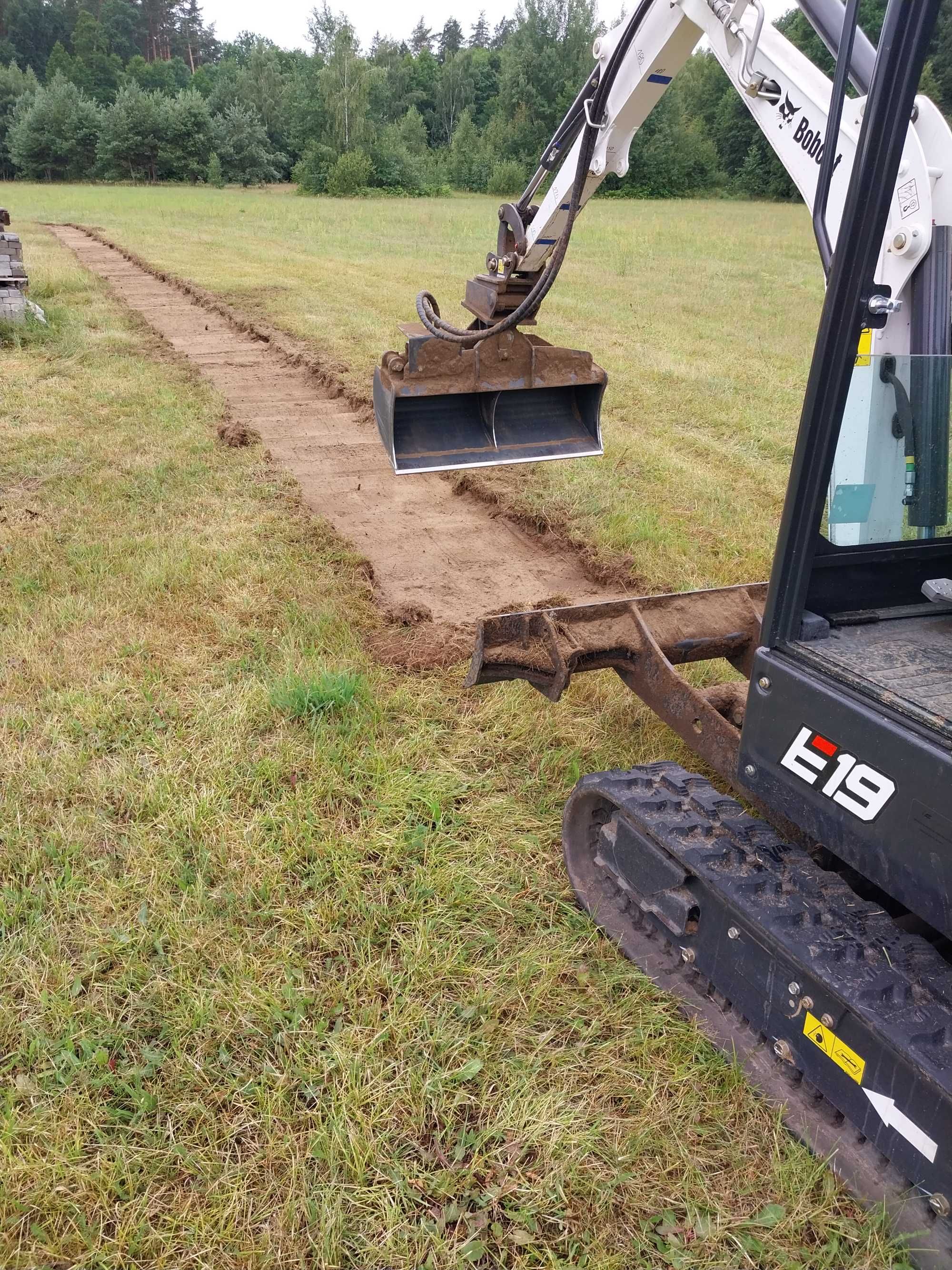 Usługi minikoparką 2T i koparką kołową 16T