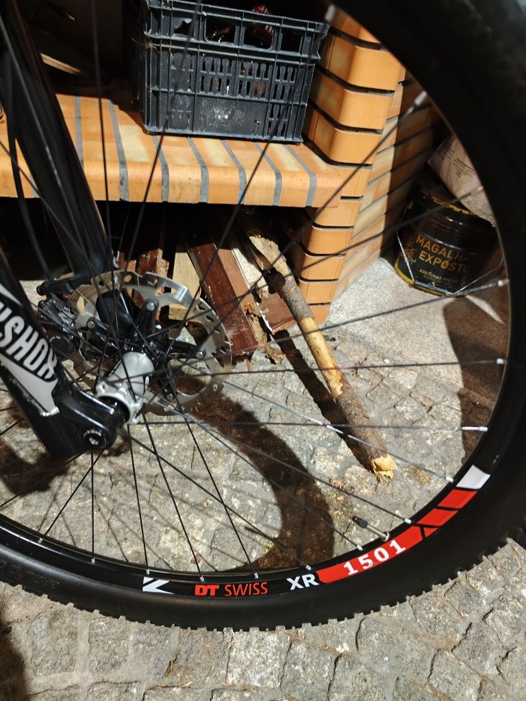 Specialized Epic Comp Carbono
Amortecedor Fox Brain 
Suspensão Rocksho