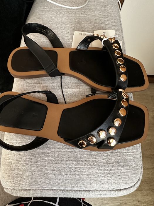 Sandałki firmy reserved