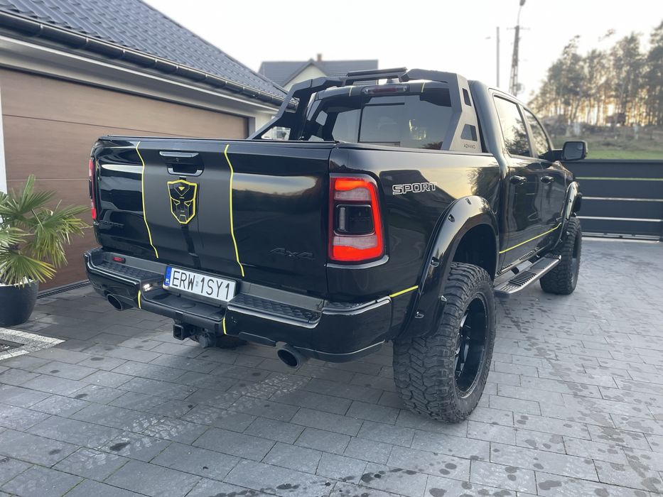 Ram 1500 Sport 5.7 LPG lift 6” duzy byk czarny zarejestrowany kola 37”