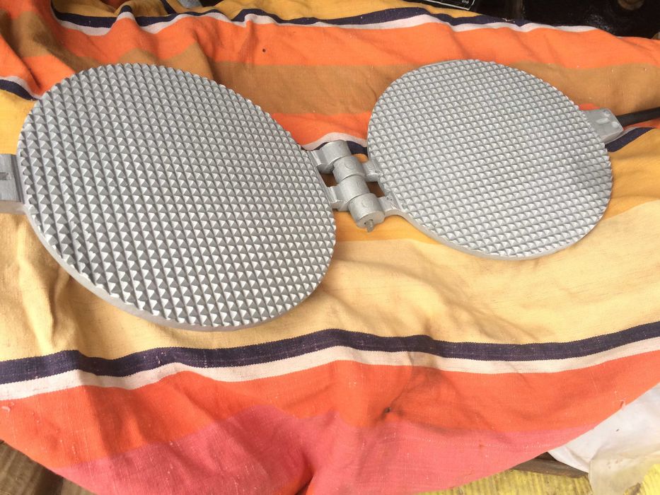 Вафельниця для виготовлення тонкіх тортових вафель ,,пірамідка,, 2шт