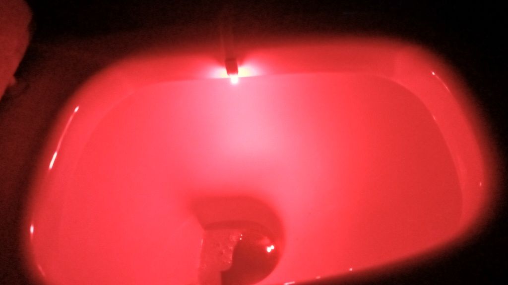 Luz colorida de casa de banho, com sensor de movimentos