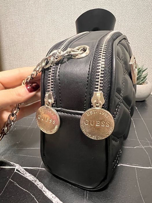 Сумка кросбоді Guess