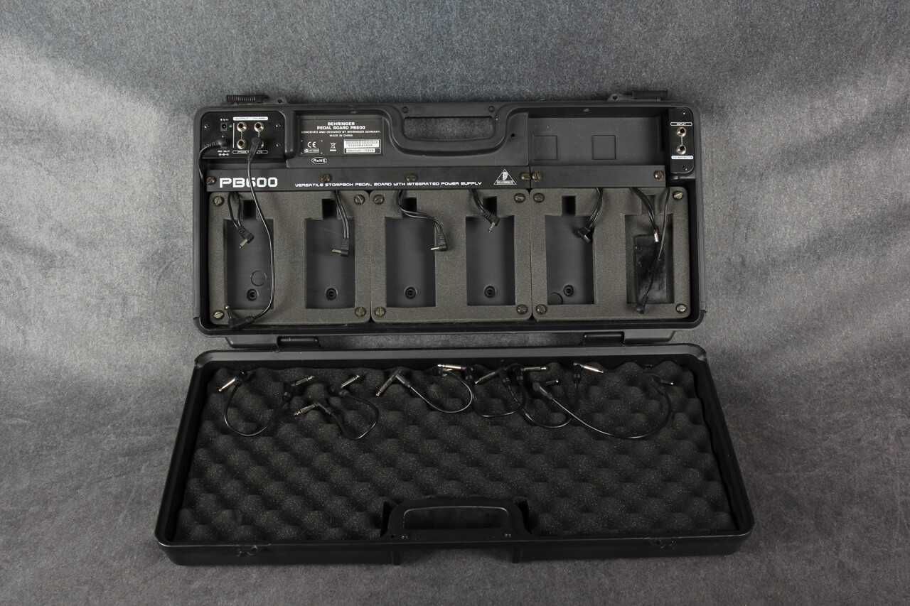 Pedalboar Behringer PB 600 - IMPECÁVEL