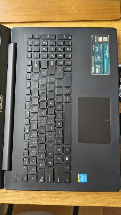Laptop ASUS seria R515M Windows 8