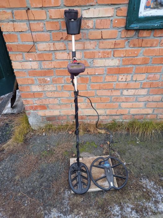 Продам металлоискатель Фишер 75