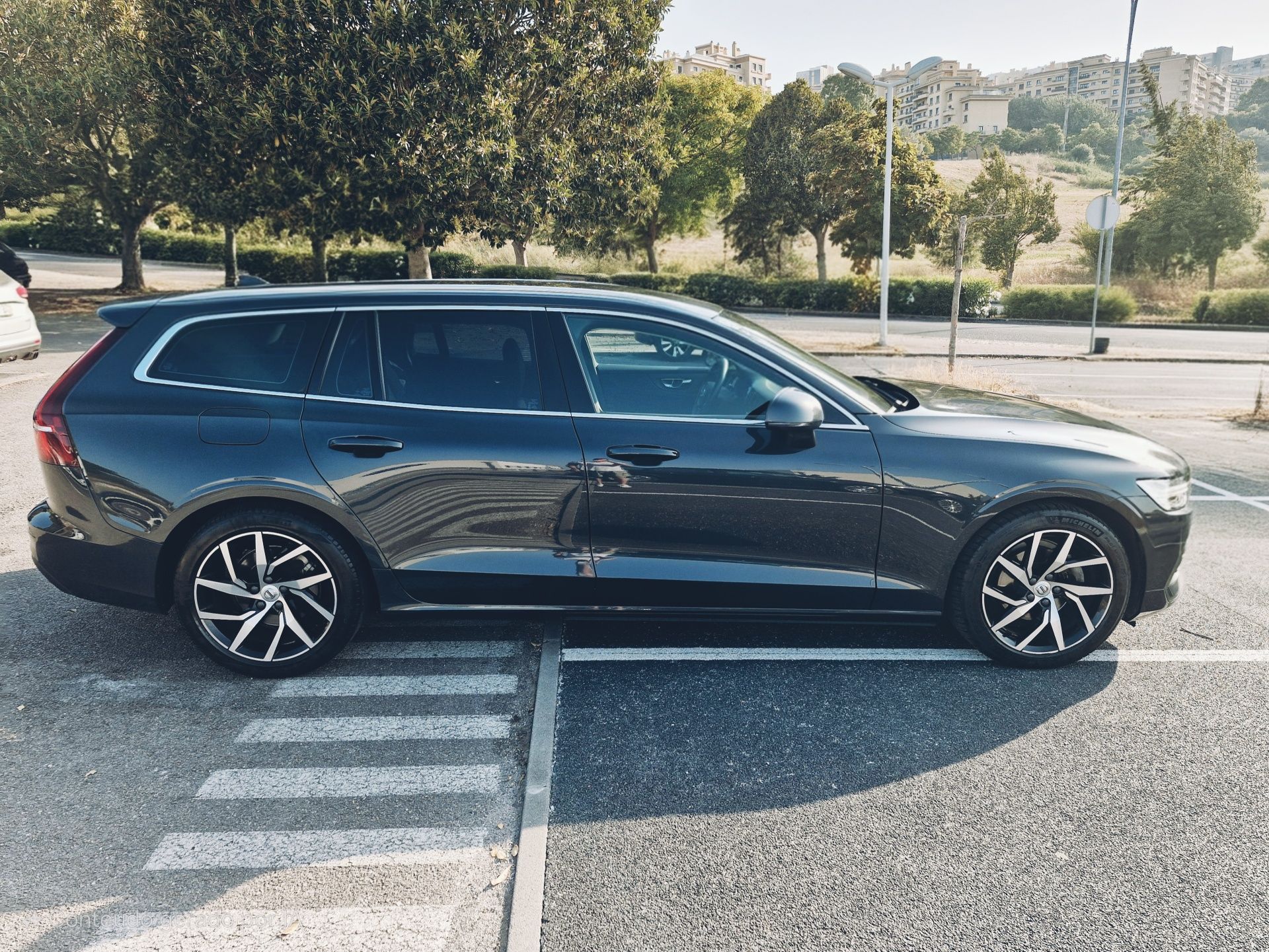 VOLVO V60 D4 2019