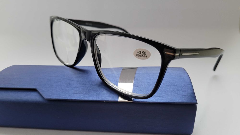Очки для зрения  плюс минус