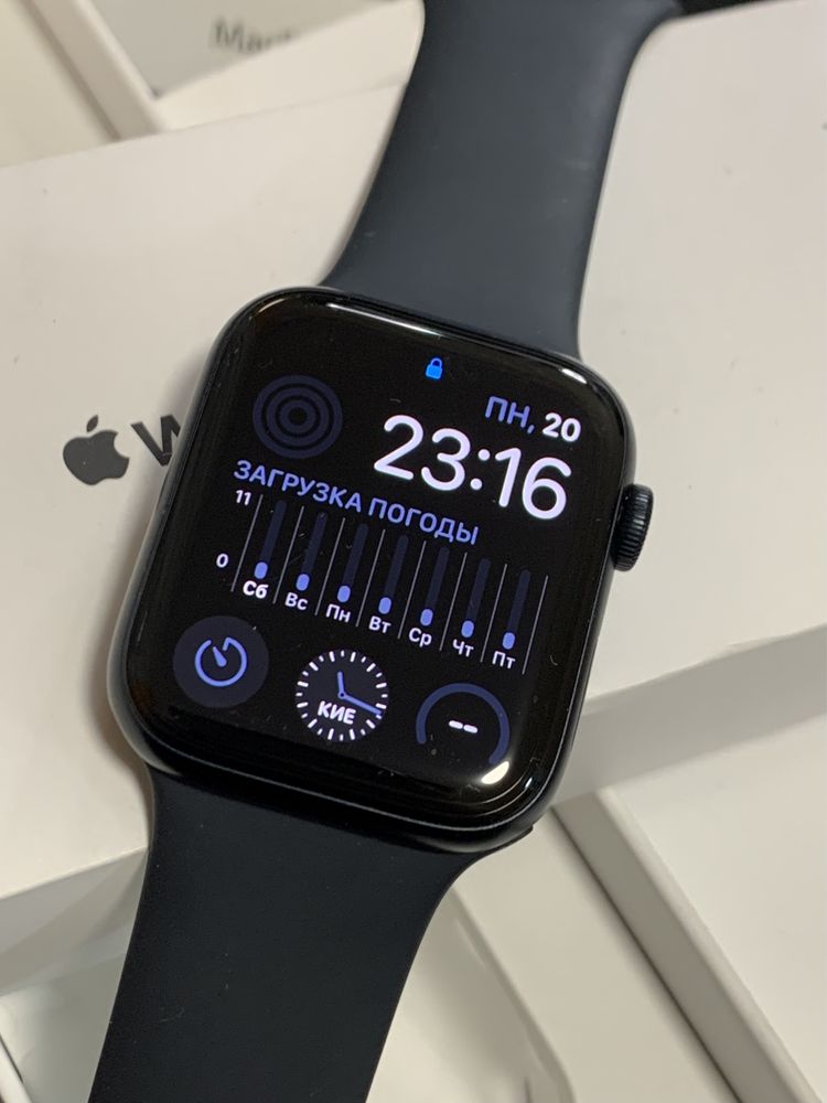 Продам часи Apple Watch SE 44mm як нові майже