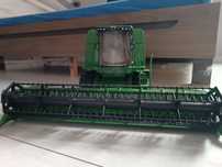 Zabawkowy kombajn John Deere