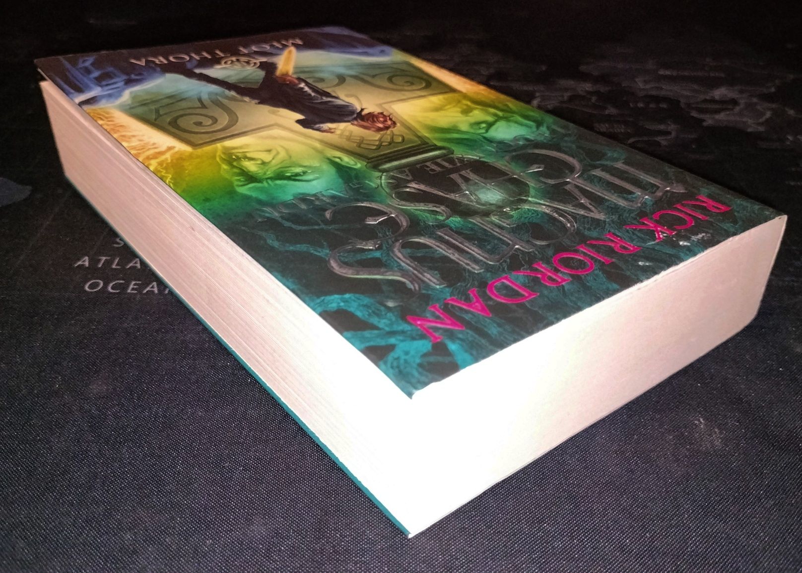 Rick Riordan - Młot Thora / Magnus Chase i bogowie Asgardu: tom 2