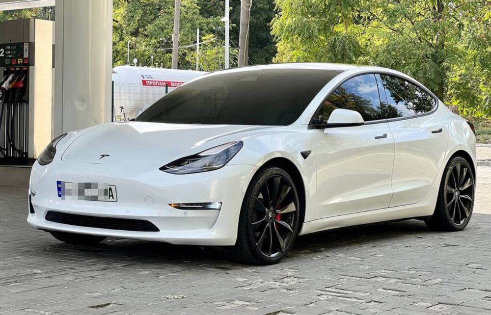 Оренда робота в таксі Tesla Model 3 Long Range
