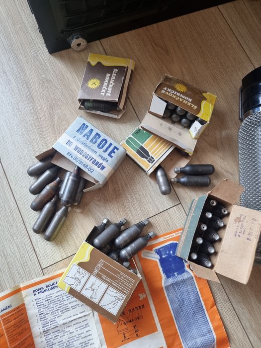 Pamiątka PRL zabytek syfony do bitej śmietany Etis 1980 naboje co2