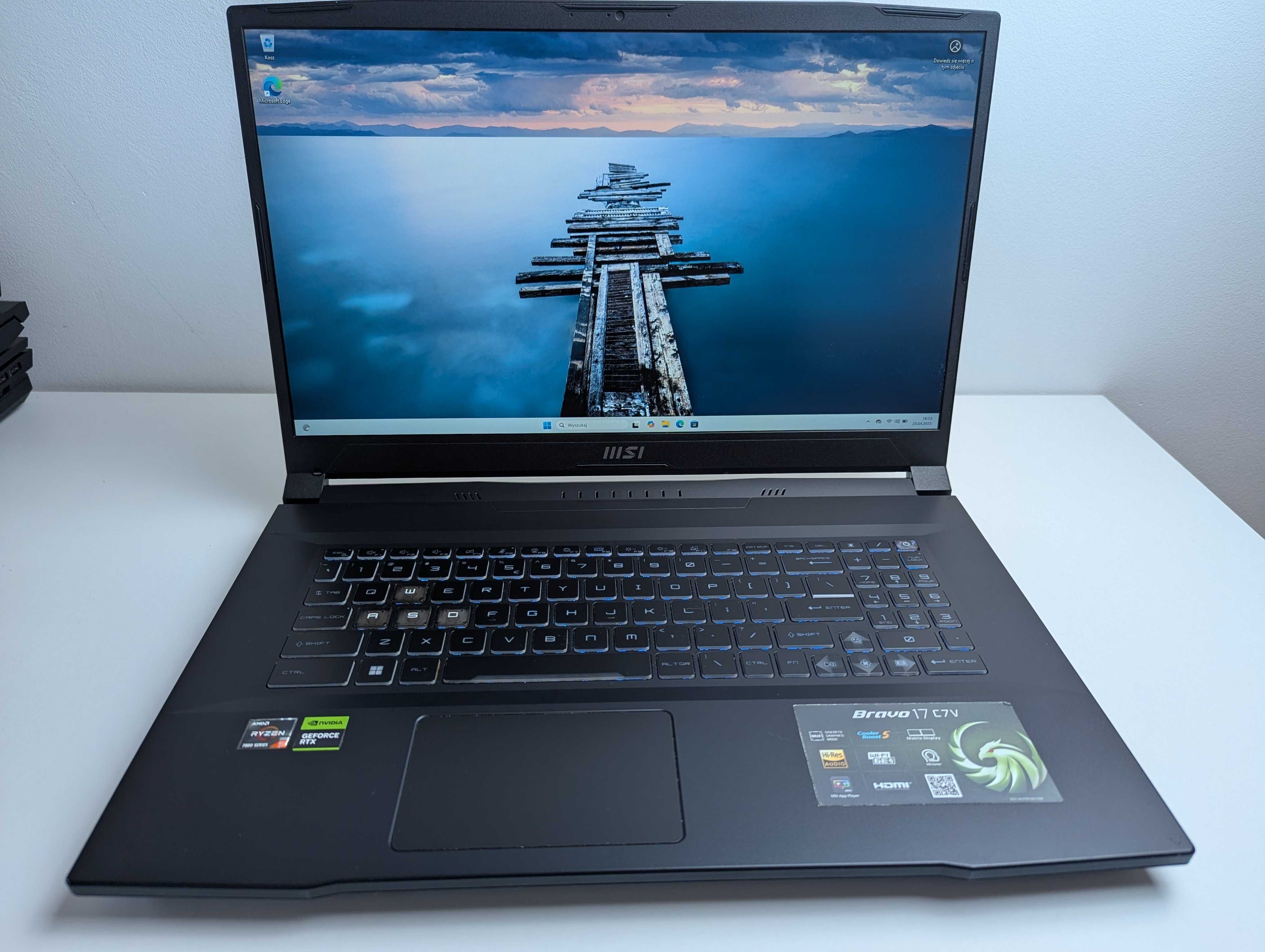 LAPTOP GAMINGOWY MSI Bravo 17" RTX 4050 Ryzen 5 7535H 144hz