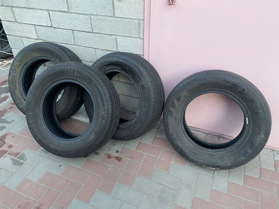 Комплект летней резини на паркетник или бус Pirelli Scorpion 215/70R16
