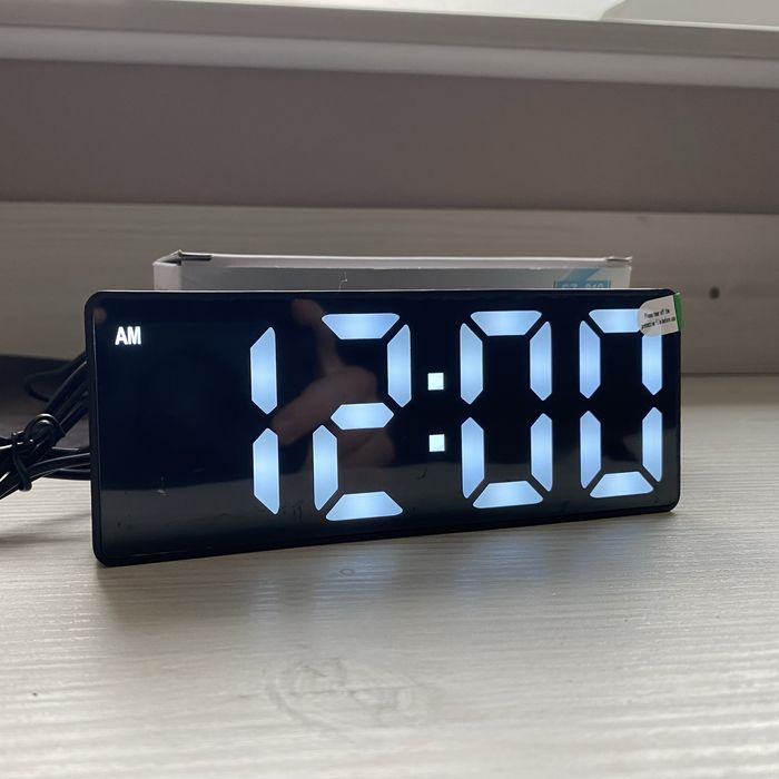 Електроний годинники 5В-USB і від батарейок, будильники, градусник