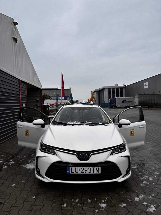 Auto na wynajem Toyota PRIUS Corolla  FABIA na BLIQ Bolt, Uber, taxi