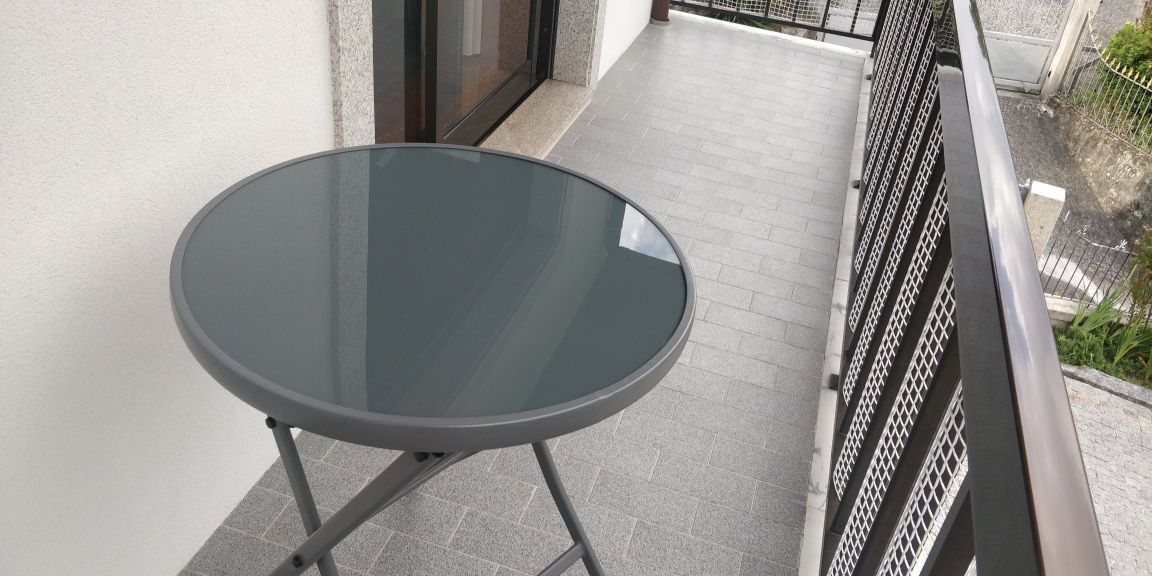 Mesa redonda exterior