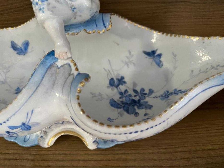 Франція 1870-80-х. Ваза-кошик з дівчинкою.