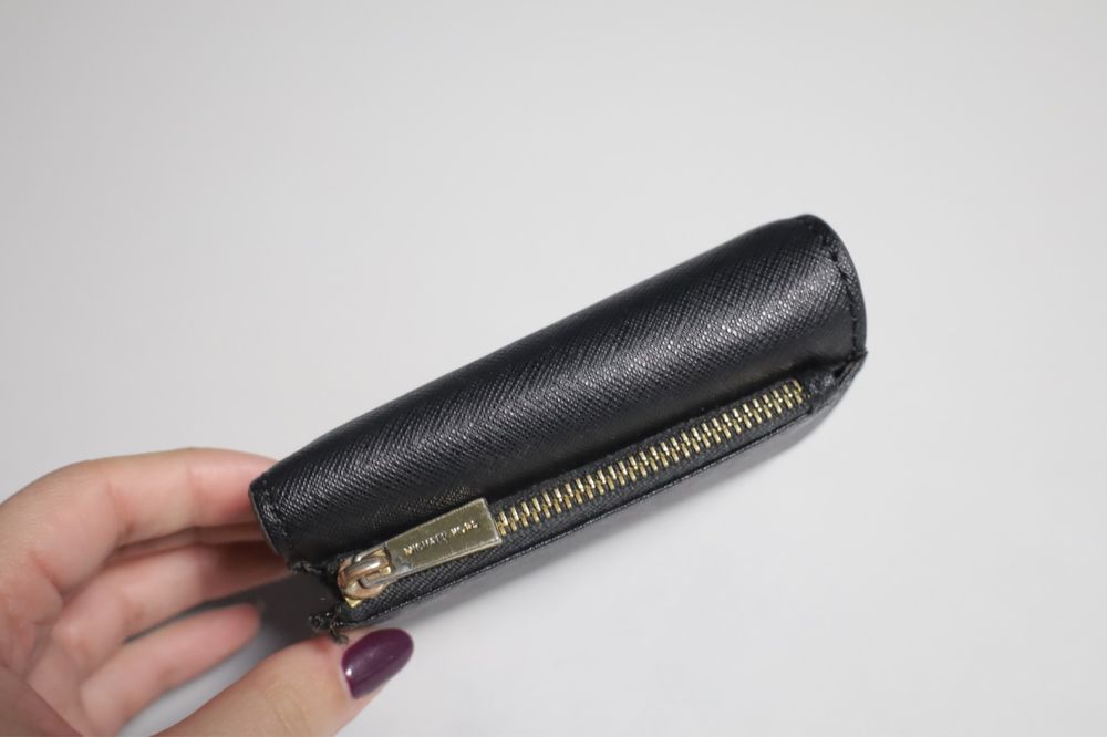 Carteira Michael kors preta e branca