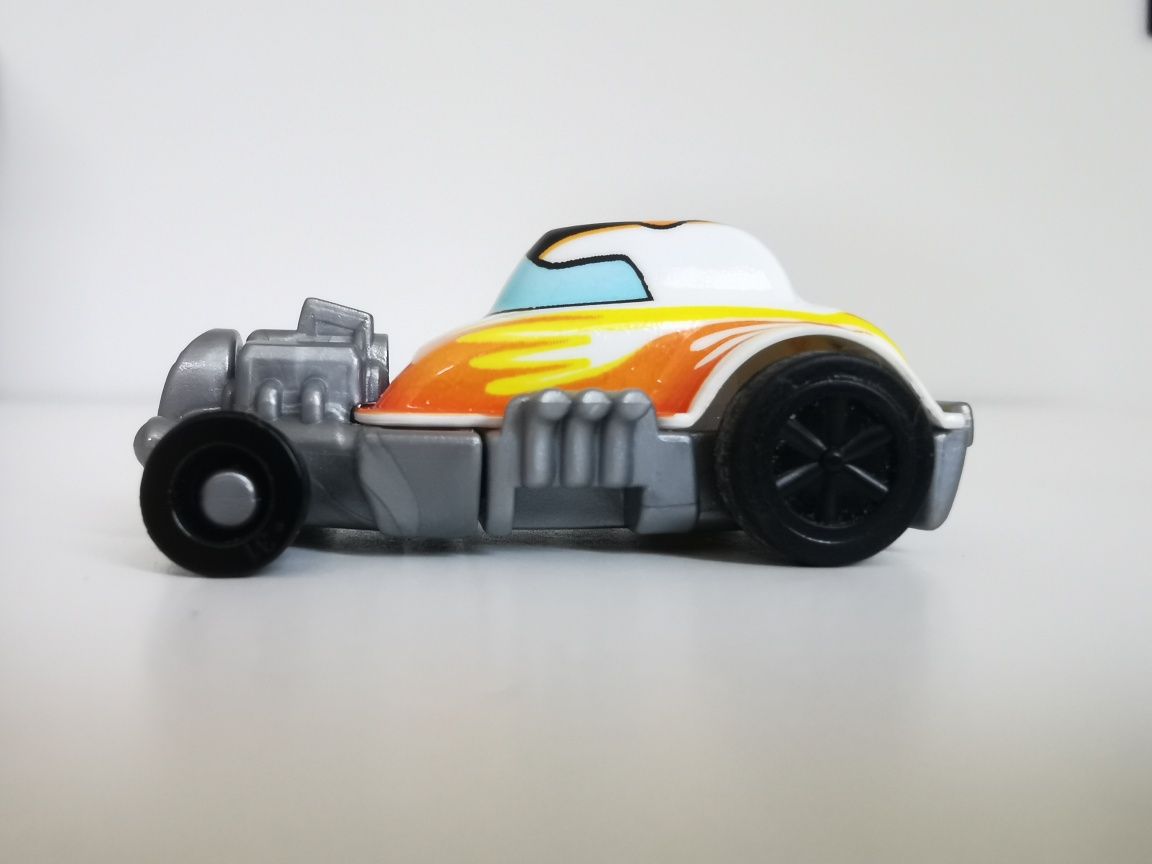 Kinder Niespodzianka Autko Hot Rod z napędem