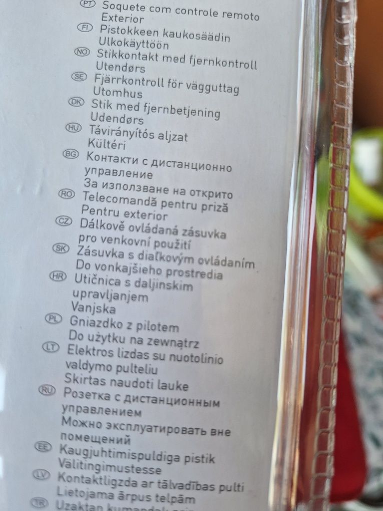 3 gniazdka z pilotem