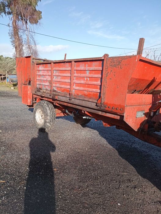 Reboque espalhador de estrume Herculano