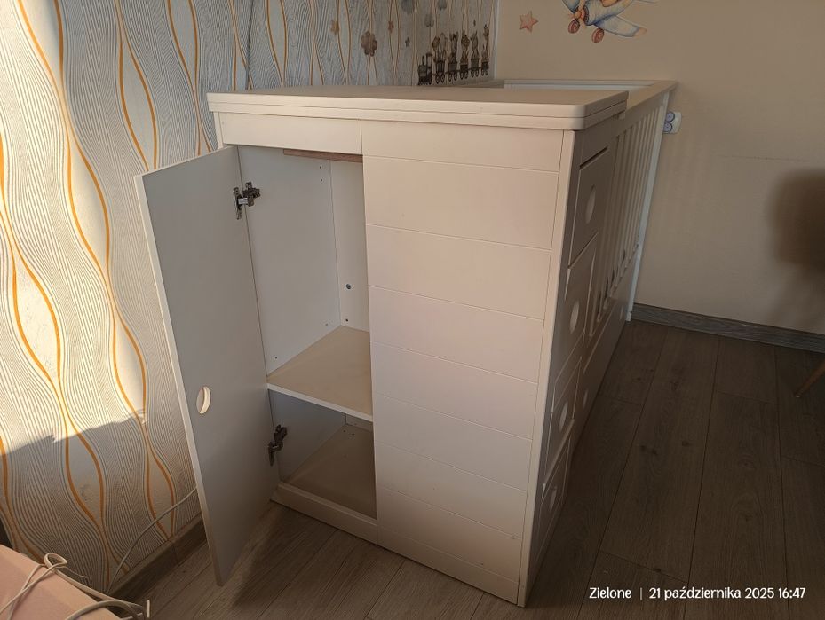 Łóżeczko Bellamy 
Sprzedam łóżeczko