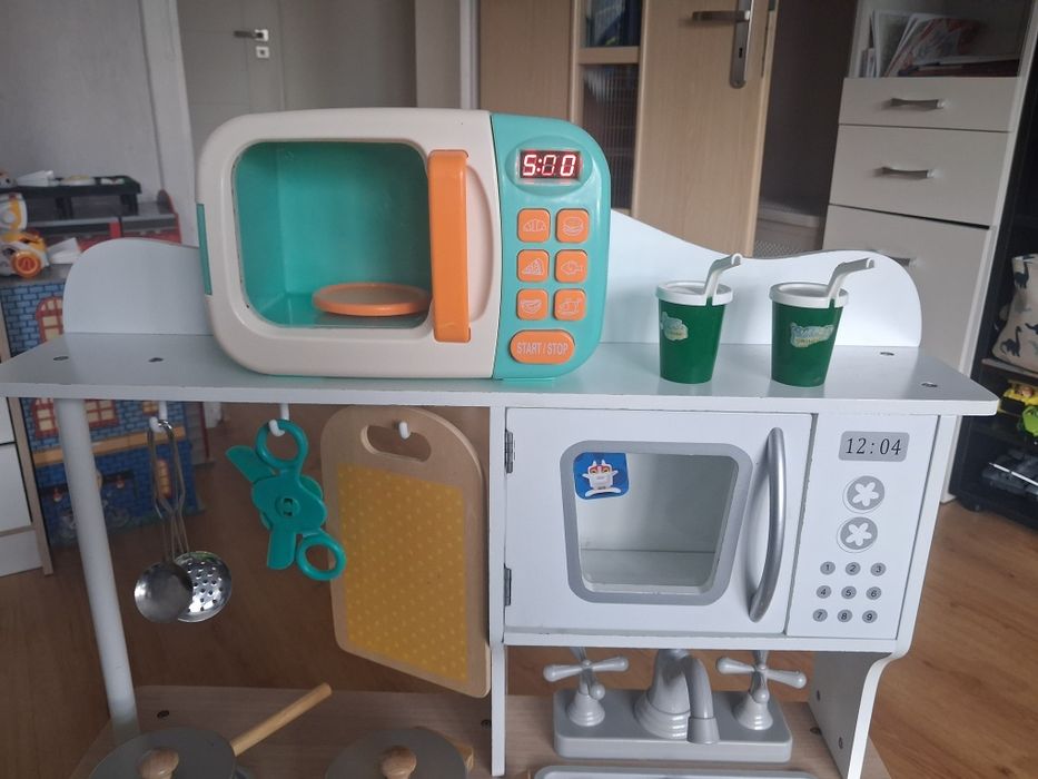 Kuchnia dla dzieci plus mikrofalówka i dużo akcesoriów